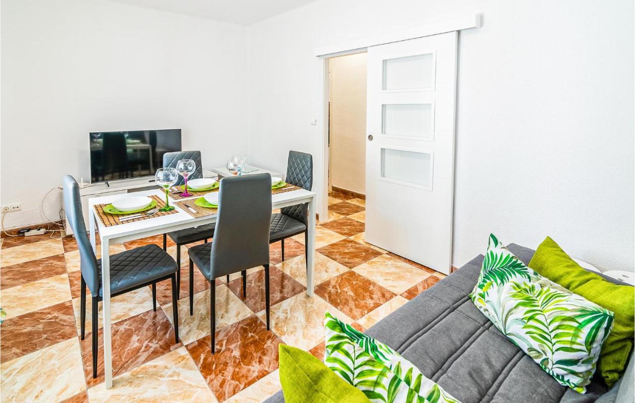 Beautiful Apartment In Cordoba With Kitchenette Exterior photo