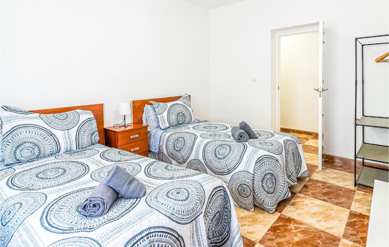 Beautiful Apartment In Cordoba With Kitchenette Exterior photo